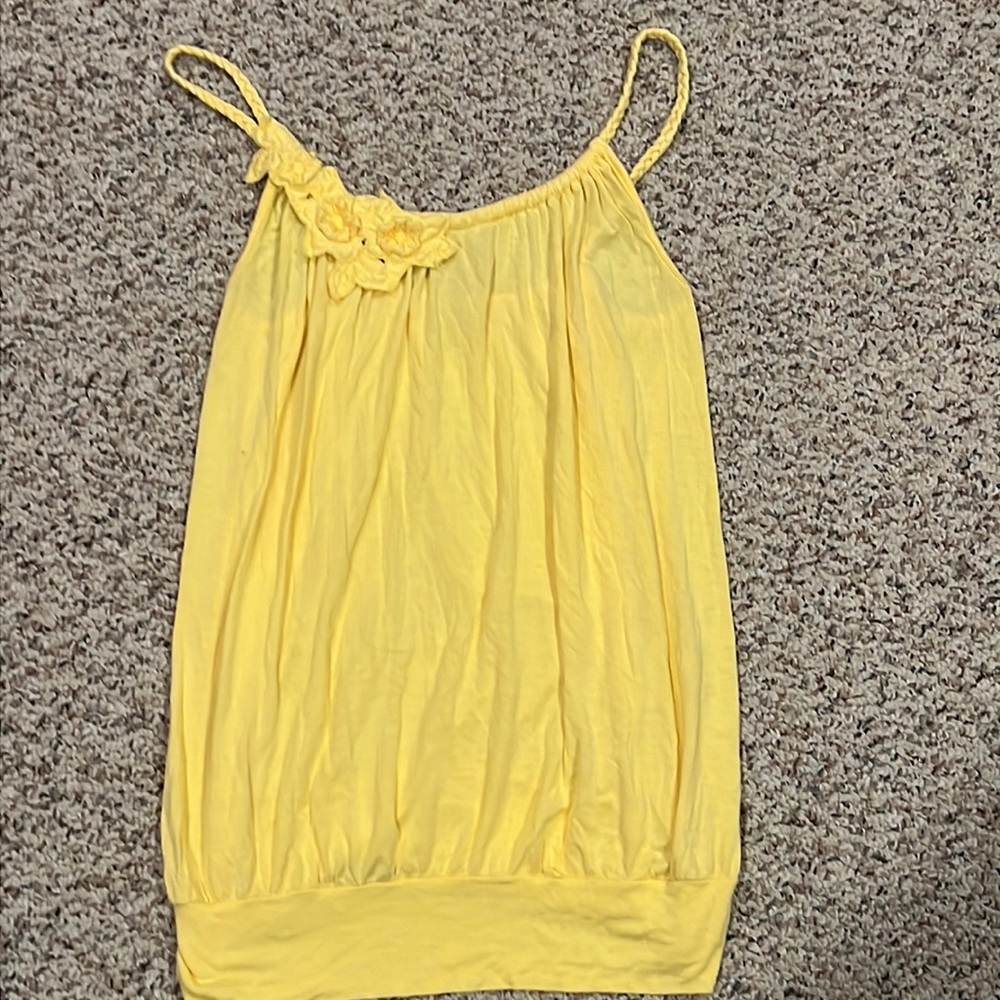 Adorable yellow Ella Moss tank